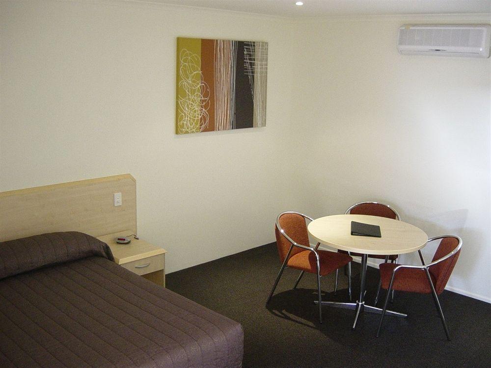Red Bridge Motor Inn Woombye Экстерьер фото