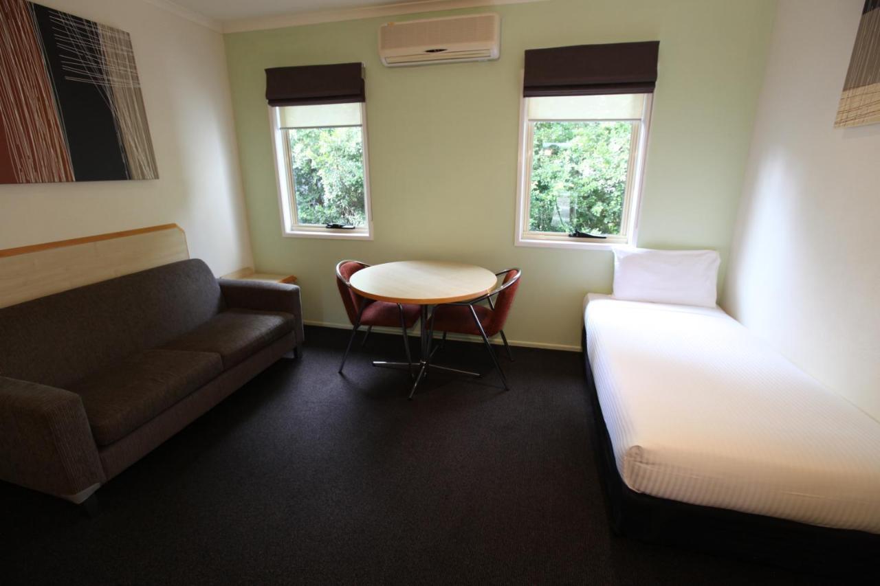 Red Bridge Motor Inn Woombye Экстерьер фото